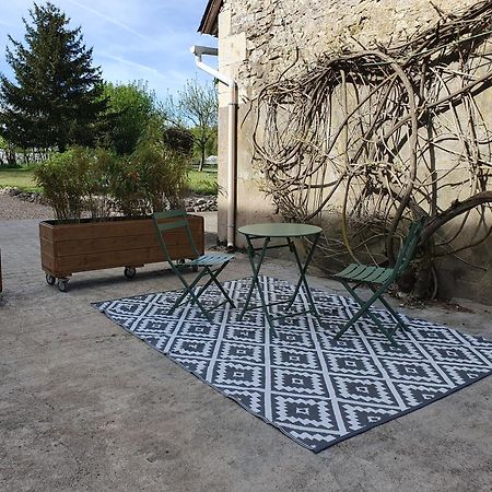 Au Domaine Du Bois Joubert Bed and Breakfast Luzillé Buitenkant foto